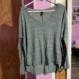 Slouch sleeve green long sleeve top